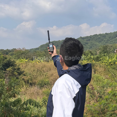 1500m-2000m Early Warning Handheld FPV Drone Detector Detection 800MHz 1500MHz 2400MHz 5800MHz