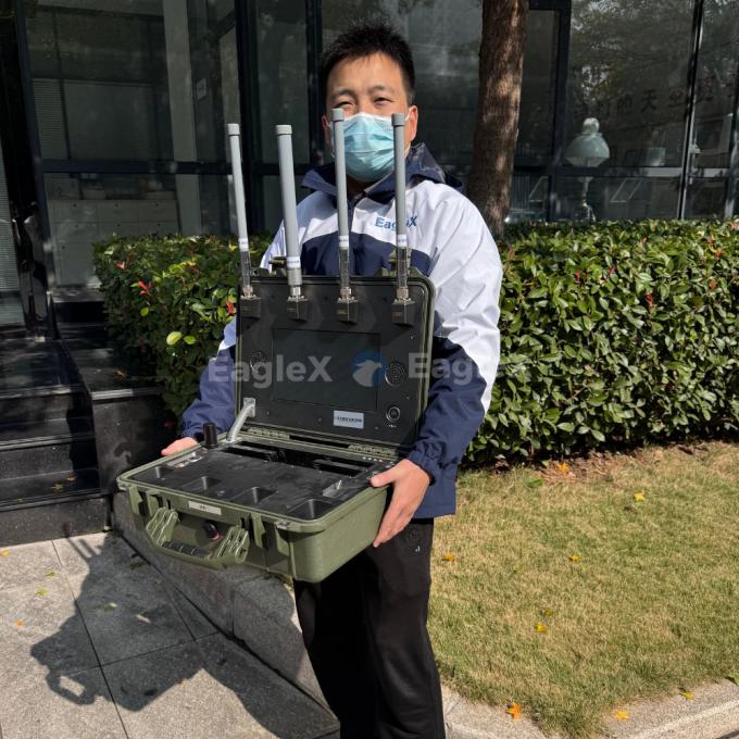 8-10KM FPV UAV Drone Detection Range Handheld Drone Detector With Real-Time Pilot Positioning 2